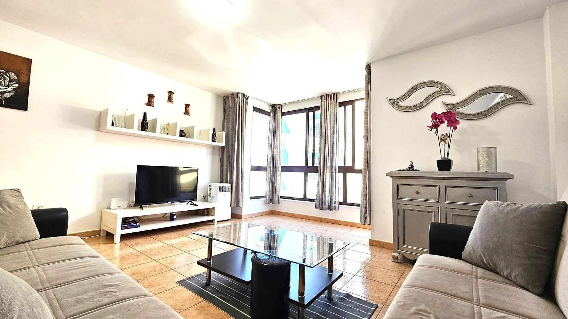 Adas Home, Los Abrigos, Wifi And Near The Beach